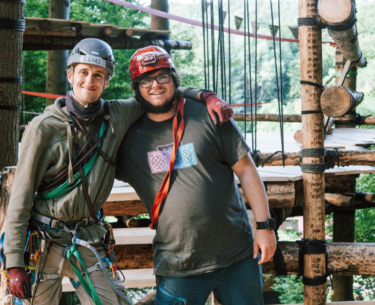 Elias Aufrecht übernimmt neues Projekt: EJW-Baumhauscamp