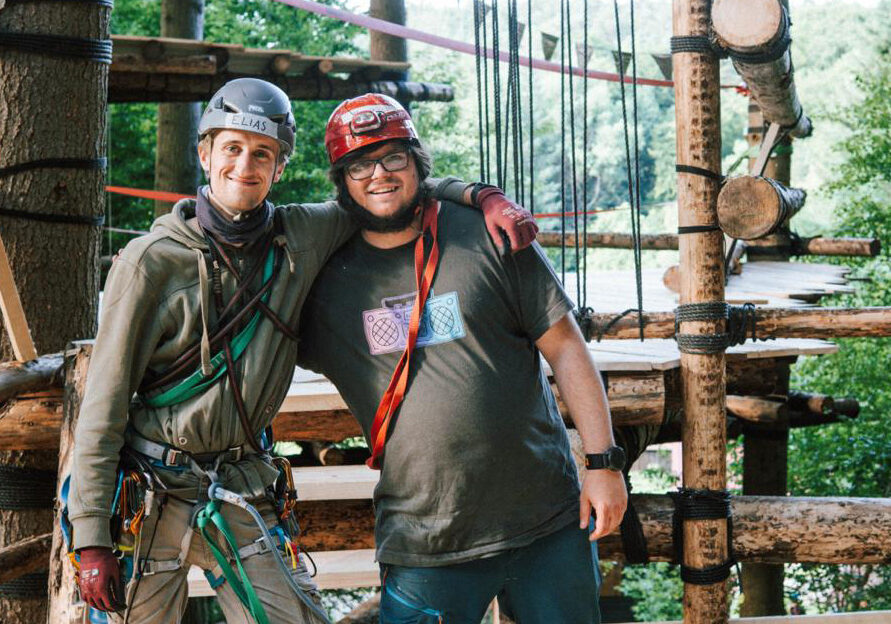 Elias Aufrecht übernimmt neues Projekt: EJW-Baumhauscamp