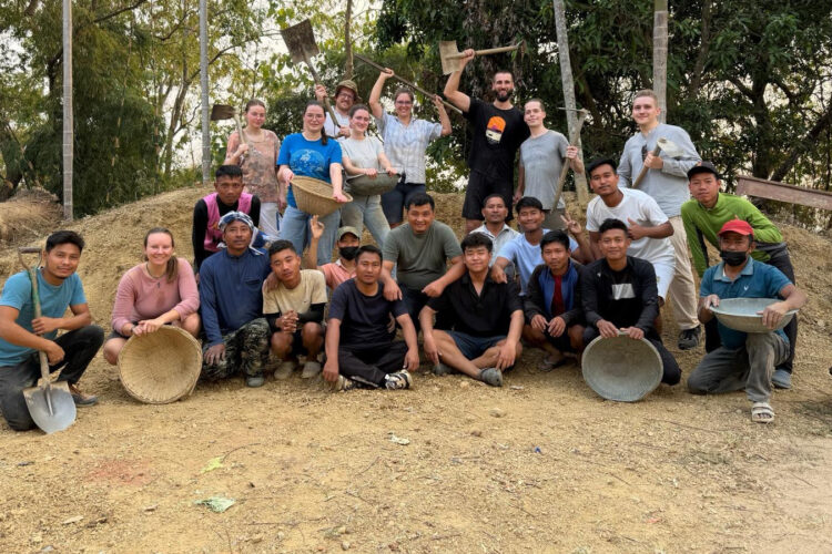 Unvergessliche Begegnungen beim Workcamp im indischen Dschungel
