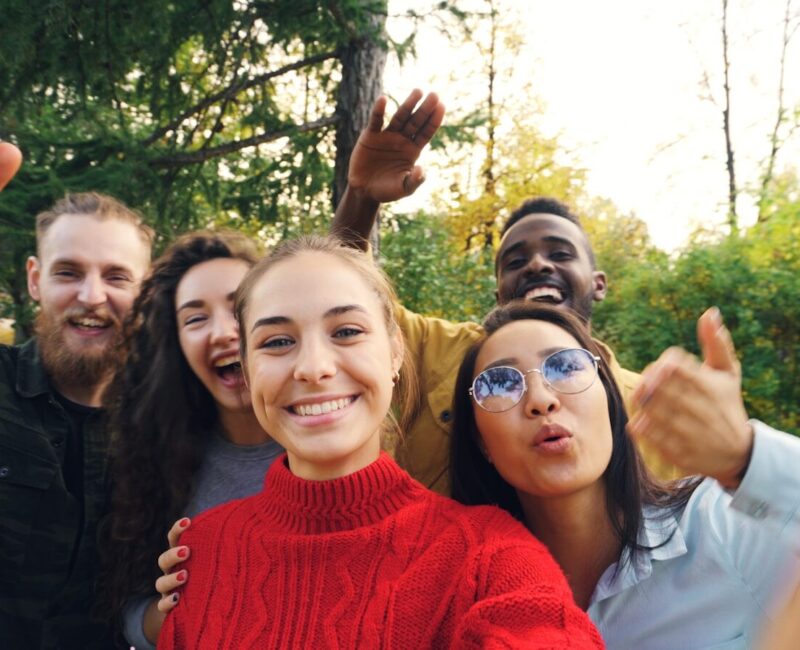 Studie: Jugendliche engagieren sich ehrenamtlich, um zu helfen